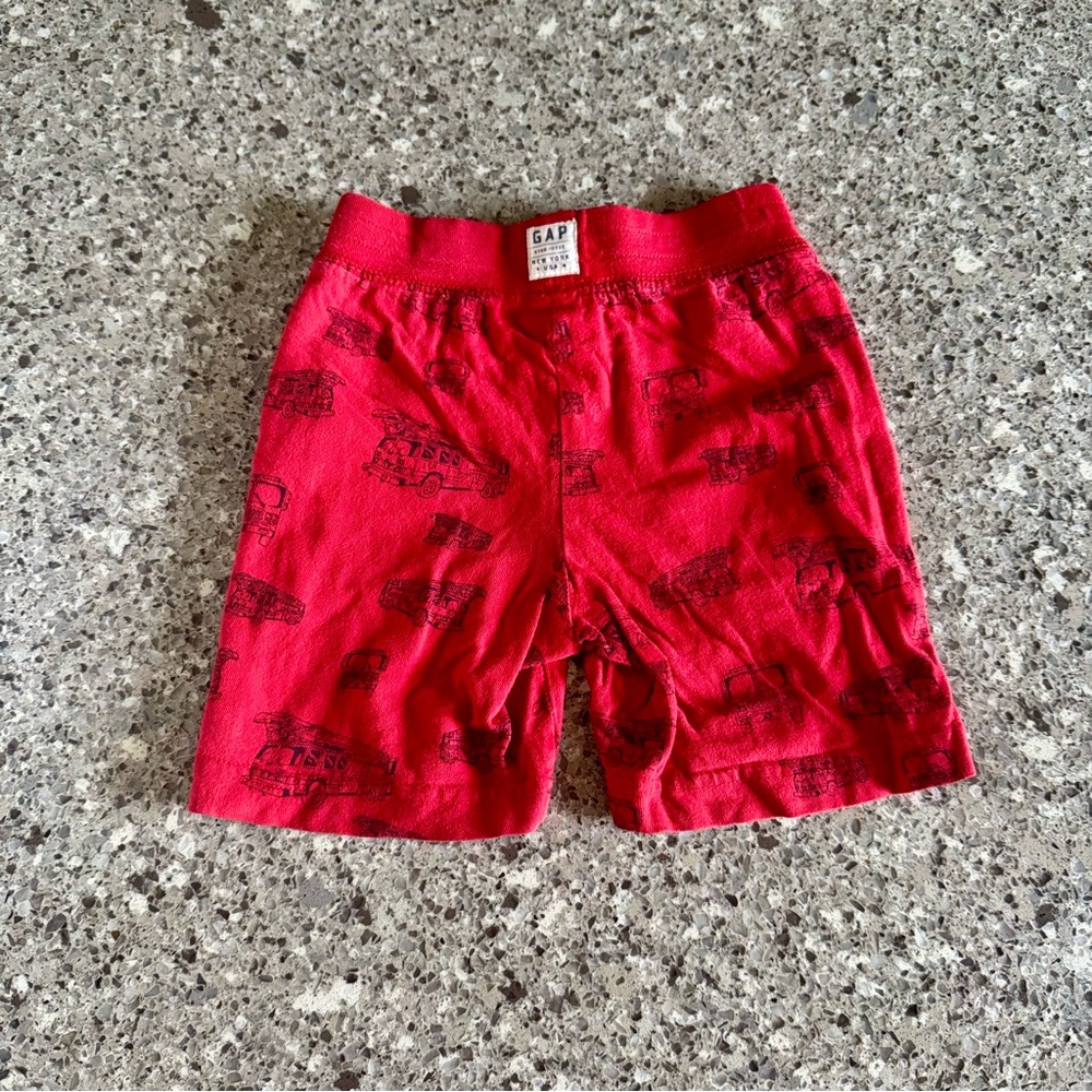 GAP Kids Red Graphic Firetruck Shorts l Size: 2T
